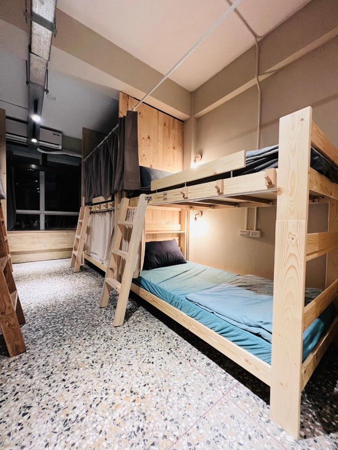 Walk Home Hostel Chiayi City Exteriör bild